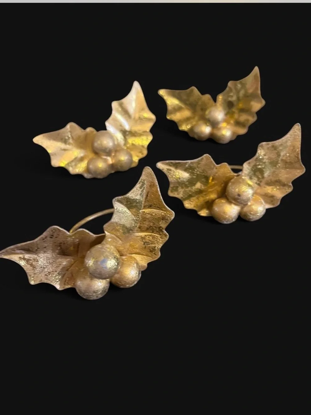Vintage Pier 1 Gold Holly Berry napkin ring set (4)